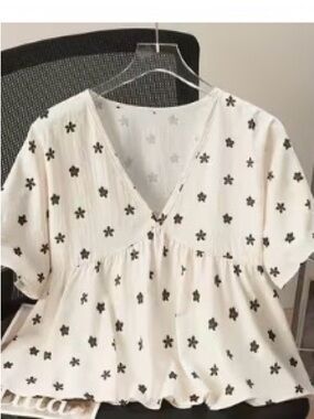 Women's Cream V-Neck Floral Peplum Top
